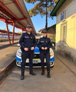 Doi polițiștii din Vaslui au transportat o femeie la spital 
