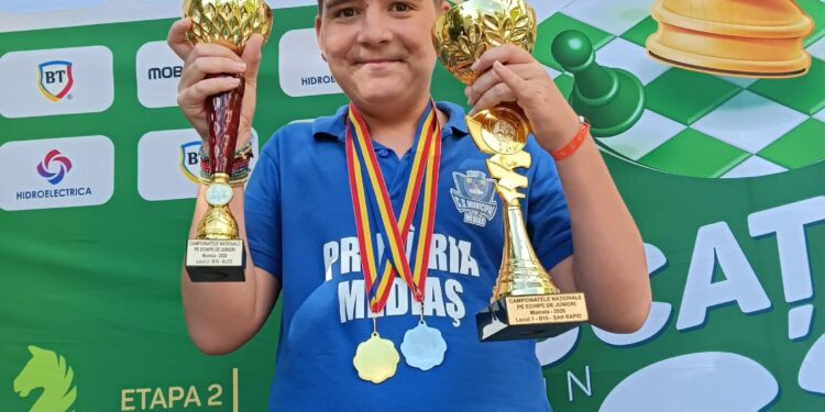 La doar 12 ani, ieșeanul Nicolas Cazacu a devenit campion național la șah rapid, concurând la categoria U16