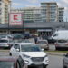 Bariere la parcarea din Chimiei: șoferii vor avea acces controlat la centrul comercial din zona Tudor Vladimirescu