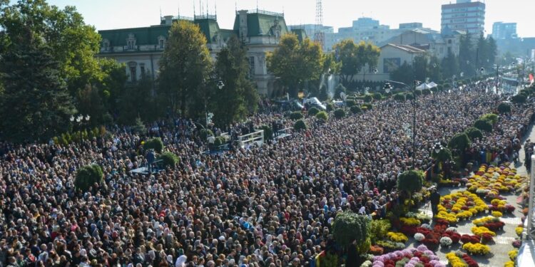 Programul Sărbătorii Sfintei Parascheva 2026 la Iași: procesiuni, moaștele Sfântului Paisie și peste 50 de evenimente culturale