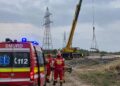 Tânăr de 22 de ani, electrocutat pe un teren din Miroslava. Lucra cu o macara în apropierea unor linii de înaltă tensiune