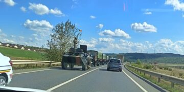 Un vehicul militar s-a defectat pe centura Iașului. TAB-ul făcea parte dintr-un convoi