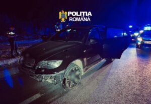 Cursă nebunească în Iași. Fără ITP, RCA, lumini și număr în față, un șofer de 18 ani, oprit cu spike-strip la Podu Iloaiei