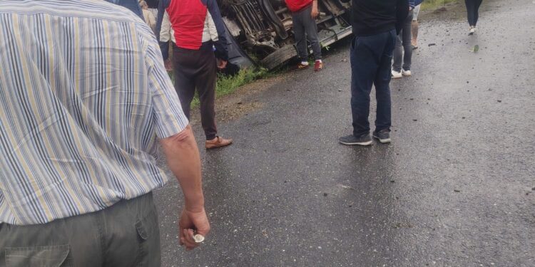 FOTO: Accident rutier la Sârca: cinci victime, toate conștiente. Pompierii și polițiștii intervin la fața locului