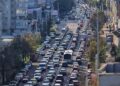 Naveta spre serviciu îi ține pe ieșeni zeci de minute în trafic. Cât timp pierd oamenii pe drum, zi de zi