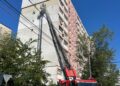 Tablă desprinsă de pe acoperișul unui bloc de pe bulevardul Dacia. Pompierii au intervenit pentru înlăturarea pericolului