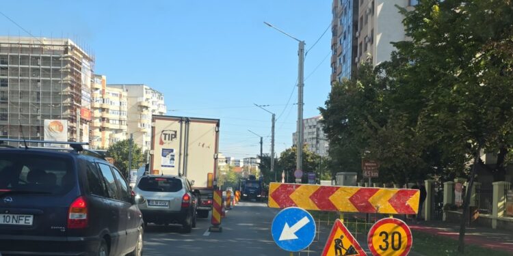 Iașul, blocat de șantiere. Trafic dat peste cap și pe Șoseaua Nicolina: o bandă a fost blocată pentru decopertarea asfaltului