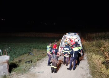 Misiune contracronometru în Botoșani. Un bărbat de 68 de ani, salvat de pompieri dintr-o fântână adâncă de șase metri