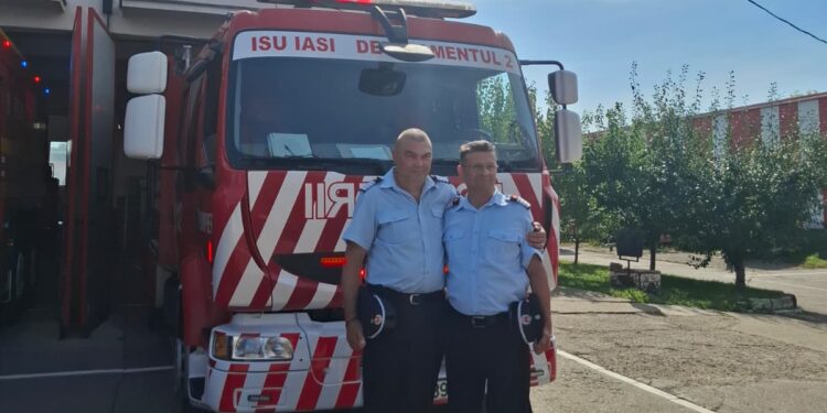 Doi pompieri de la Detașamentul 2 Iași își încheie cariera după mai bine de 20 de ani. Mesajul colegului lor: „Am onoarea să vă salut!”