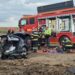FOTO-Tragedie pe un drum din apropiere de Pașcani: trei persoane, între care doi minori, au murit după ce mașina s-a izbit de un camion încărcat cu pământ