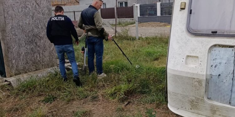 Doi bărbați din Vrancea și Brasov au fost prinși la câteva luni după ce au furat 1 kilogram de aur dintr-o locuință din Piatra-Neamț