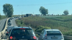 Accident pe DN 28, la Bălțați: două persoane au ajuns la spital