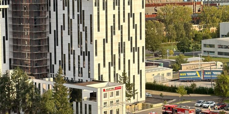 Incendiu la viitorul Spital Elytis din Iași. Focul a pornit în timpul unor lucrări de sudură