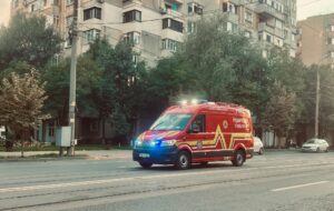 Două persoane au ajuns la spital după agresiuni, la Iași. Un bărbat a fost operat, altul este în ATI