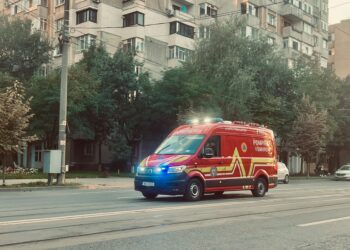 Două persoane au ajuns la spital după agresiuni, la Iași. Un bărbat a fost operat, altul este în ATI