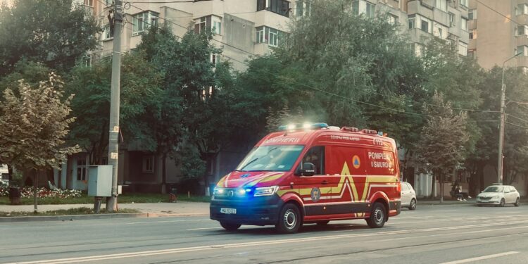 Două persoane au ajuns la spital după agresiuni, la Iași. Un bărbat a fost operat, altul este în ATI
