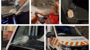 Ambulanță atacată cu topoare și pietre în Cluj. Opt persoane au fost trimise în judecată