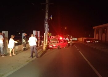 Accident la Târgu Frumos: mașină implicată într-un accident, însă șoferul și pasagerii au dispărut înainte de sosirea pompierilor