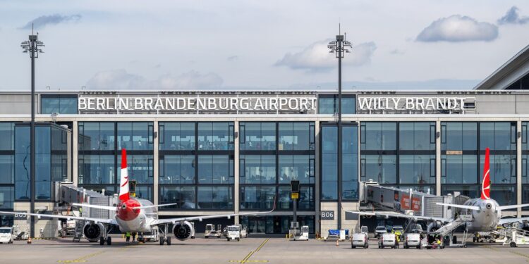 Aeroportul din Berlin, închis 45 de minute după ce o dronă a fost observată în apropierea pistei