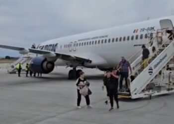avion Tarom