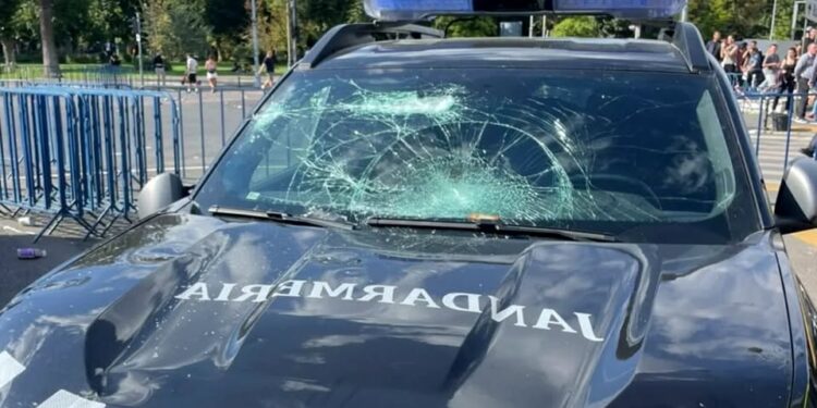 Protestul oierilor din Piața Victoriei a degenerat. Nicușor Dan a făcut apel la rațiune. Guvernul: „A depășit cadrul protestului pașnic”