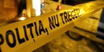 Tânărul de 25 de ani găsit mort la Fălticeni ar fi fost bătut de trei minori. Doi adolescenți de 17 ani au ajuns în arest