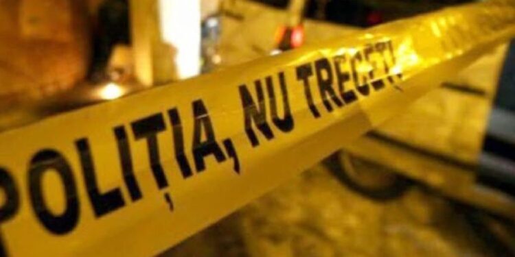 Tânărul de 25 de ani găsit mort la Fălticeni ar fi fost bătut de trei minori. Doi adolescenți de 17 ani au ajuns în arest