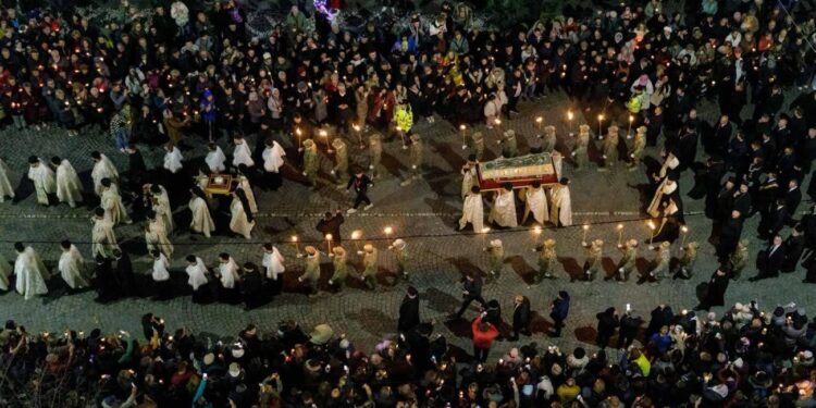 Programul Sărbătorii Sfintei Parascheva 2026 la Iași: procesiuni, moaștele Sfântului Paisie și peste 50 de evenimente culturale