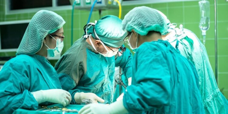 Doi pacienți au primit o nouă șansă la viață. Rinichii fostului boxer Viorel Oarză, transplantați la Iași