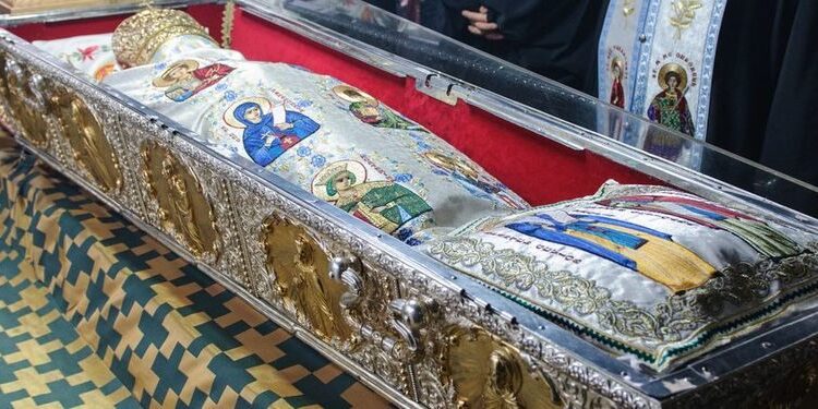 Sfânta Liturghie de hramul Sfintei Parascheva va începe la ora 9:00. Unde vor putea urmări slujba pelerinii