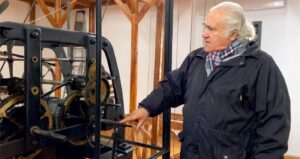 A murit Ion Cristea, omul care a avut grijă aproape 50 de ani de ceasul din turnul Palatului Culturii din Iași