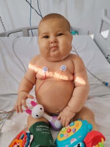 O fetiță de un an din Huși are nevoie de ajutor pentru a ajunge la un transplant de măduvă în Italia