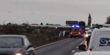 Accident pe DN 72 în Dâmbovița | O autoutilitară încărcată cu peste două tone de substanțe chimice, implicată într-un accident. Traficul a fost restricționat