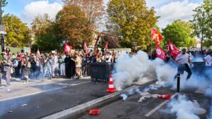 Proteste elevi Franța  adolescent fără mana