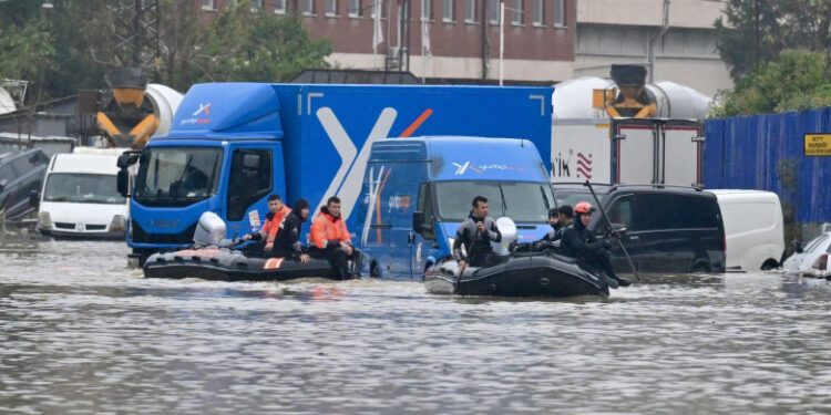 Inundații în Istanbul patru morti