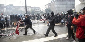 Proteste Italia persoane arestate