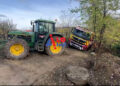 O mașină de pompieri trimisă la un incendiu în Osoi a rămas împotmolită pe drum. Nici tractorul adus pentru tractare nu a putut înainta