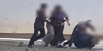 Profesor de sport, bătut în curtea unei școli din Timișoara după ce a atras atenția unui elev. Tatăl și fratele adolescentului au fost reținuți