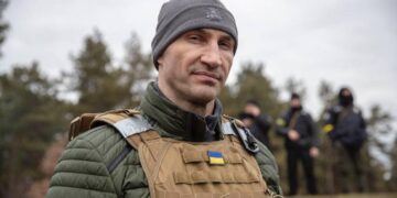Primarul Kievului le recomandă locuitorilor să plece temporar din oraș. „Acum este vorba despre supraviețuire”