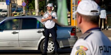 Razie în Iași pentru șoferii care nu acordă prioritate pietonilor. Amenzi de peste 16.000 de lei și cinci permise reținute