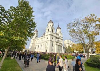 Iașul, luat cu asalt de pelerini înainte de Sfânta Parascheva. Peste 10.000 de oameni au ajuns deja la Mitropolie