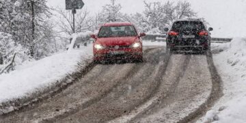 Anvelopele de iarnă nu devin obligatorii la o dată fixă. Ce trebuie să știe șoferii