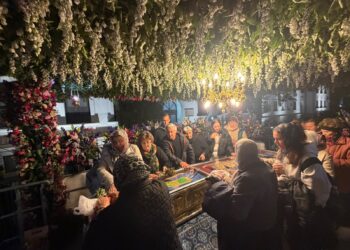 Peste 40.000 de pelerini au trecut pe la racla Sfintei Parascheva. Coada a ajuns la stâlpul 72, iar timpul de așteptare este de până la șase ore