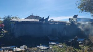 Incendiu la o anexă gospodărească din Scobinți. Un porc a fost salvat de pompieri