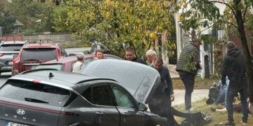 Accident rutier la Ruginoasa, în județul Iași. Un autoturism a lovit un cap de pod
