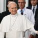 Papa Leon al XIV-lea a fost externat după operația la plămân. Cât va dura recuperarea și ce urmează pentru Suveranul Pontif