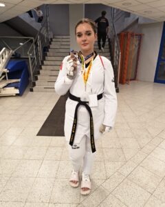 Doi sportivi ieșeni s-au calificat la Grand Prix-ul Final 2026! Rareș Arhip și Yasmina Stavarache, pe podium la un turneu european de taekwondo