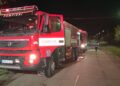 Incendiu puternic la o gospodărie din Vaslui, unde erau instalate panouri fotovoltaice. O femeie a ajuns la spital