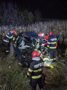 Tragedie în județul Iași: doi șoferi au murit după impactul dintre o autoutilitară și un autoturism, la Soci
