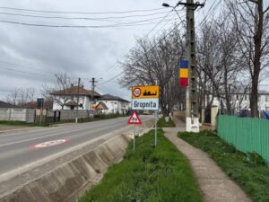 Gropnița, Iași | Un elev de 13 ani ar fi fost agresat și jignit de un bărbat de 56 de ani, în timpul programului de lucru. Poliția a deschis dosar penal